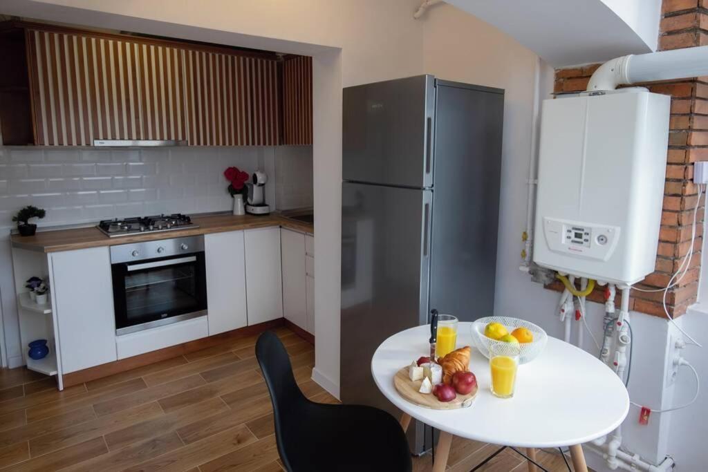 Studio With A View In City Center Търговище Екстериор снимка