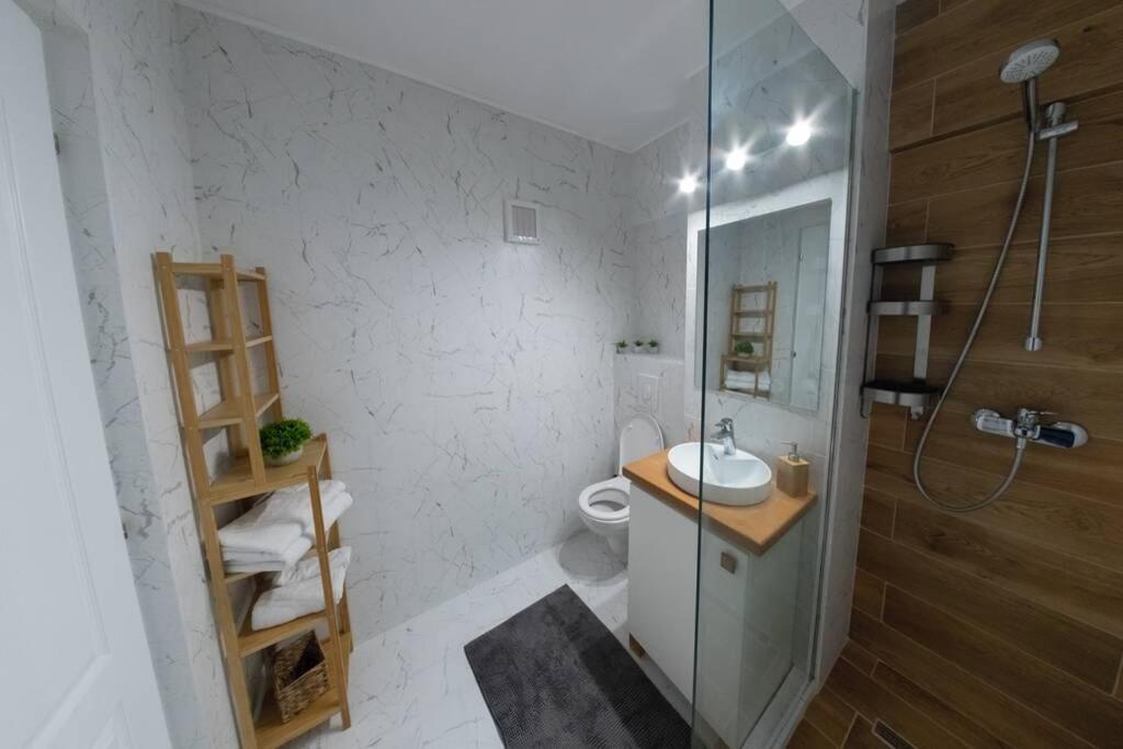 Studio With A View In City Center Търговище Екстериор снимка