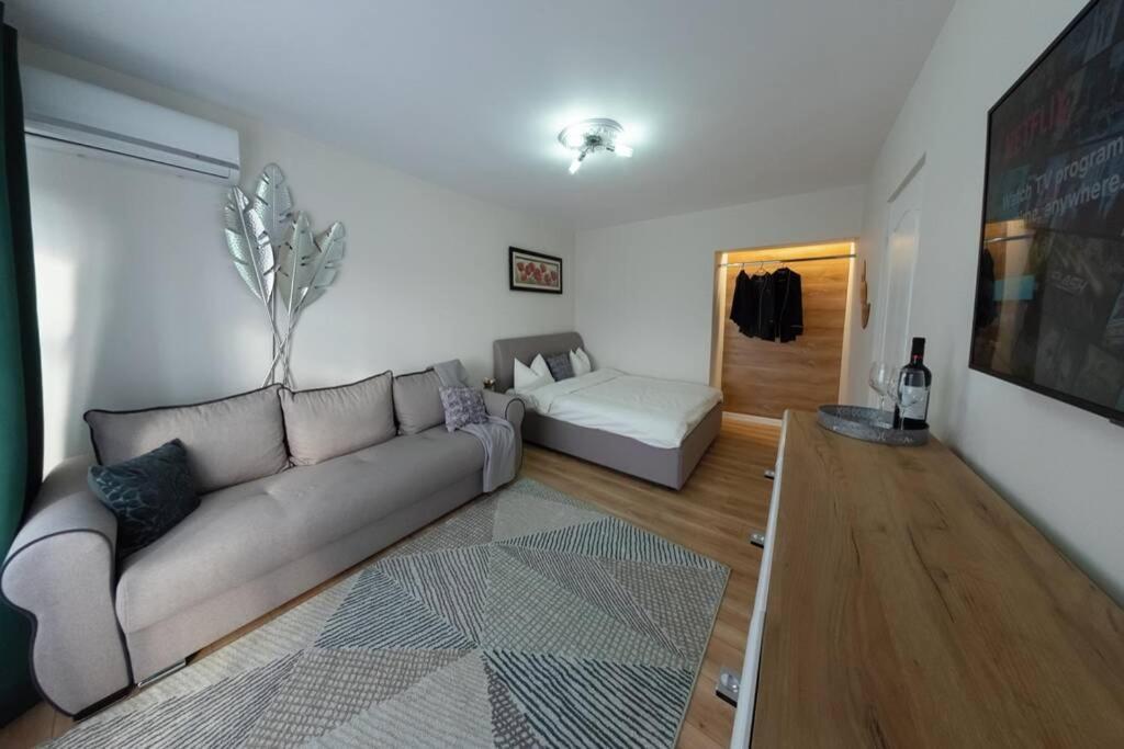 Studio With A View In City Center Търговище Екстериор снимка